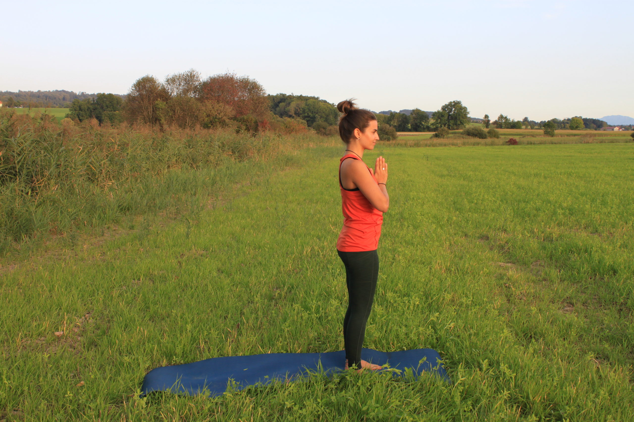 Yoga Sonnengru Eine Schritt F R Schritt Anleitung Bergzeit Magazin