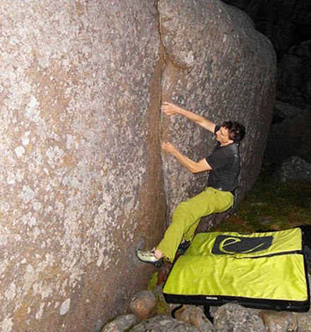 Nachtbouldern geht hier immer. Eigentlich wird es ohnehin nie wirklich dunkel.