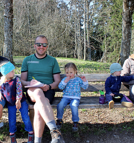 Bei einer Wanderung am Taubenberg mit Kraxenwechsel haben unsere großen und kleinen Tester die Deuter Kindertragen im Vergleich getestet.