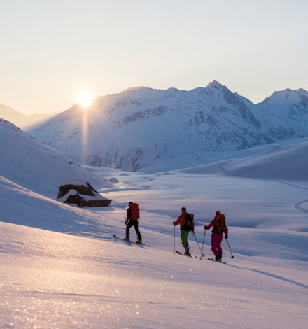 Bei einer Reise nach Andermatt kommen Zugfans bereits bei der Anfahrt voll auf ihre Kosten.