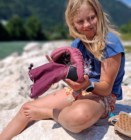 Rolltest: Die D-Trail Sandale von Xero Shoes ist super flexibel - das klappt prima, bei so wenig Material.