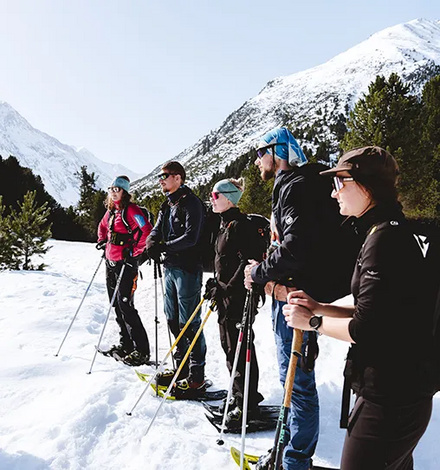 Die wohlverdiente Brotzeit am Gipfel f&uuml;r die flei&szlig;ige Alpincamp-Crew.
