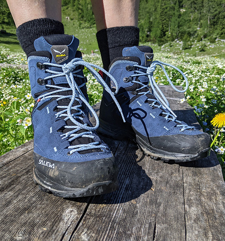 Il taglio slim del MTN Trainer 2 Mid nella versione donna calza bene su piedi stretti