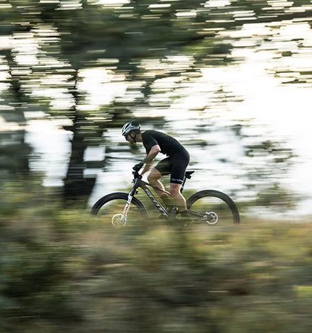 Vom 1. bis zum 31. Juli 2025 hast Du die Chance, bei Bergzeit eine Scott Premium Bike Transporttasche zu gewinnen.