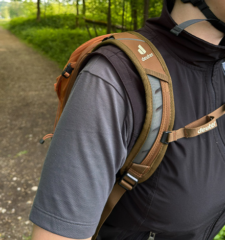 Die ergonomischen Schultertr&auml;ger passen sich gut an und tragen sich auch auf l&auml;ngeren Touren angenehm leicht.