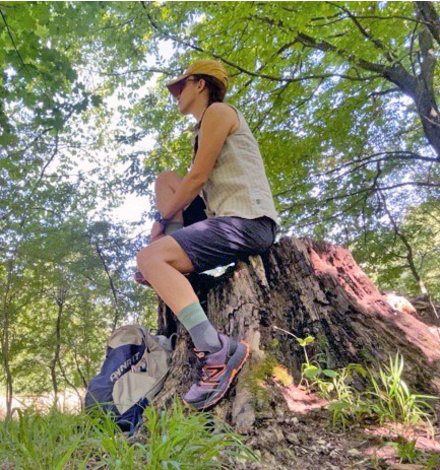 Egal welche Schuhe: Bergzeit Testerin Katharina ist von den CEP Hiking Merino Mid Cut Socken in Trailrunnern ...