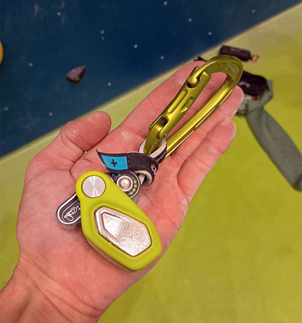 Livello 2 = Min. 20 kg di compensazione: un’estremità infilata nell’altra (nodo a bocca di lupo).