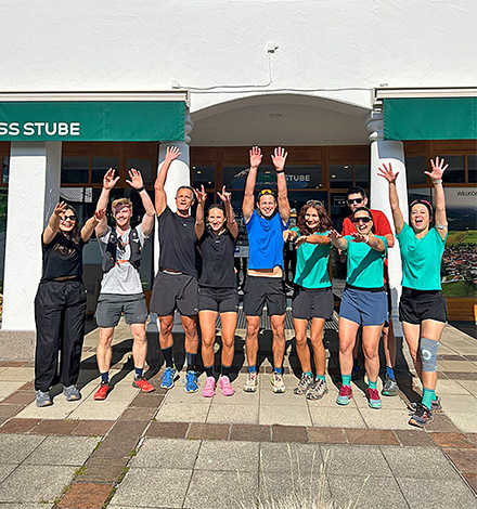 Vorfreude auf den Trail-Run nach dem Warm-up der Fitness Stube.