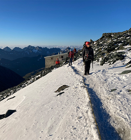 Beim Aufbruch an der Erzherzog-Johann-Hütte ist das Gelände noch recht zahm.