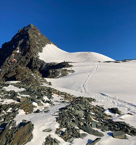 Beim Aufbruch an der Erzherzog-Johann-Hütte ist das Gelände noch recht zahm.