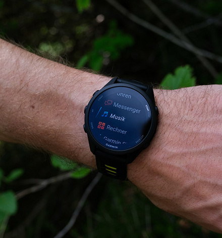Die Forerunner 170 bietet etwas mehr Sensoren.
