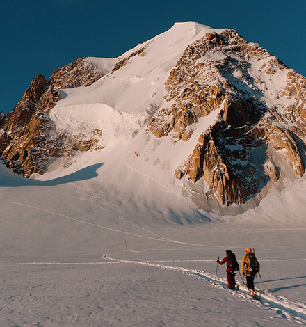 Ohne Sauerstoff und Sherpas verfolgt Bartek Ziemski das Ziel, zwei Achttausender mit Ski zu befahren.