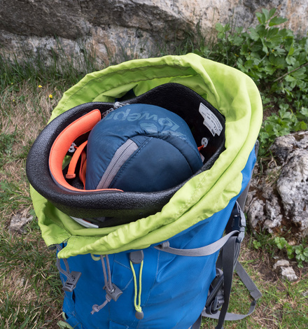 Den Kletterhelm kannst Du im Rucksack verstauen &hellip; 