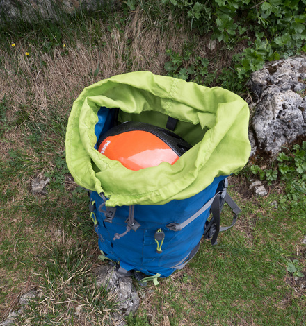 Den Kletterhelm kannst Du im Rucksack verstauen &hellip; 