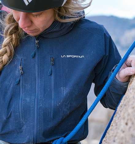 Extrem abriebfeste Hardshell-Jacke zum Klettern und Bergsteigen