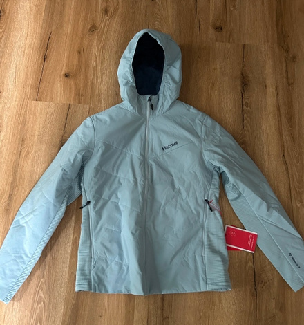 Schon beim Auspacken &uuml;berzeugt die Marmot Revlo Hybrid Hoodie Jacke mit ihrem geringen Gewicht, ...