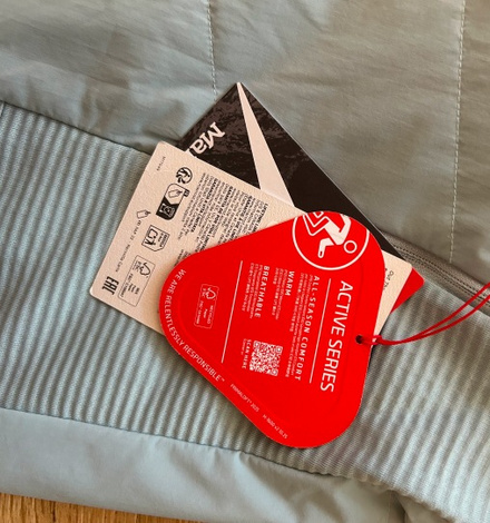 Schon beim Auspacken &uuml;berzeugt die Marmot Revlo Hybrid Hoodie Jacke mit ihrem geringen Gewicht, ...