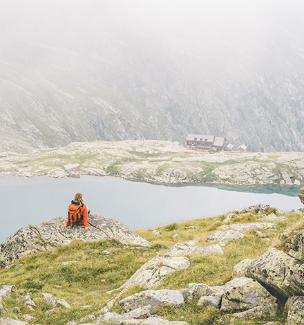 Die Zittauerhütte am Unteren Gerlossee ist der zweite Übernachtungsstopp beim Bergzeit Alpincamp.