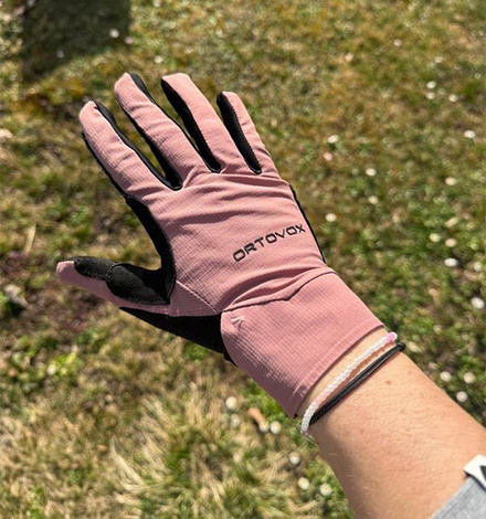 Das elastische Material der Ortovox MTB Pro Gloves sorgt f&uuml;r eine angenehme Passform.