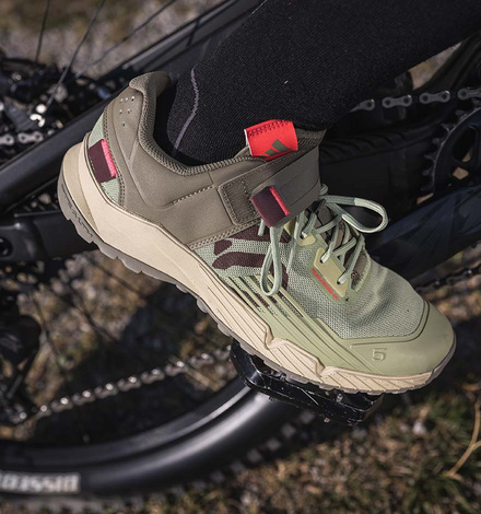 Mountainbikeschuhe sorgen f&uuml;r eine optimale Kraft&uuml;bertragen und erleichtern somit effizientes Pedalieren. 