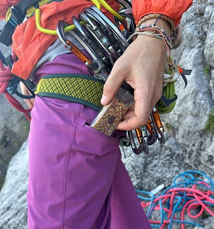 Das Zugband am Hosenbund st&ouml;rt &uuml;berhaupt nicht. Damit kann ich die Hose pr&auml;zise anpassen.