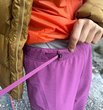 Das Zugband am Hosenbund st&ouml;rt &uuml;berhaupt nicht. Damit kann ich die Hose pr&auml;zise anpassen.