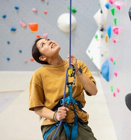 Der Kletterhelm Meteor bietet optimalen Schutz und Komfort.
