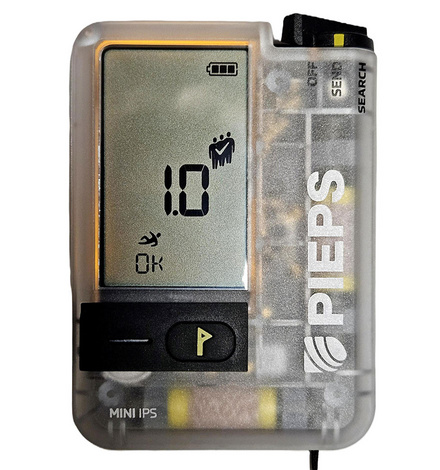 Status OK: Im Gruppencheck-Modus zeigt das Pieps Mini IPS LVS-Ger&auml;t das einen Meter entfernte Sendeger&auml;t an.