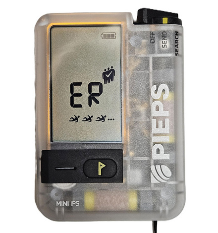 Status OK: Im Gruppencheck-Modus zeigt das Pieps Mini IPS LVS-Ger&auml;t das einen Meter entfernte Sendeger&auml;t an.