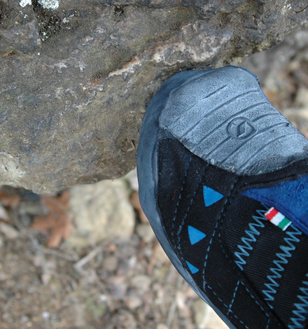 Suola più morbida e maggiore sensibilità nei punti d'appoggio: ecco cosa contraddistingue lo Scarpa Instinct VSR.