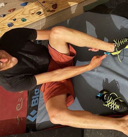 Davanti preciso, leggera al centro, dietro solido. All’inizio sembra insolito.