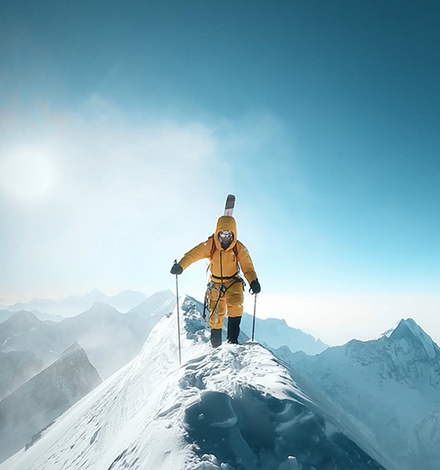 Ohne Sauerstoff und Sherpas verfolgt Bartek Ziemski das Ziel, zwei Achttausender mit Ski zu befahren.