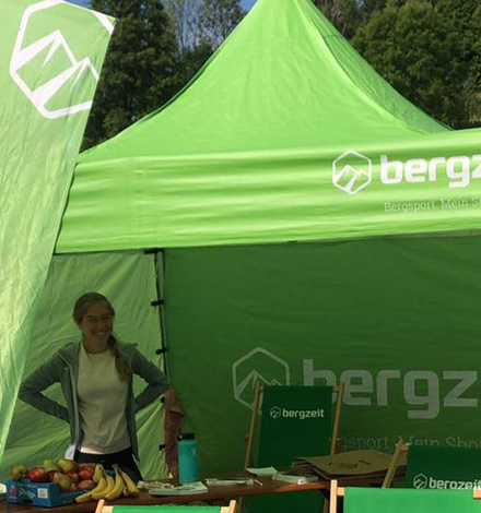 Das Bergzeit Team war mit eine großen Portion Motivation und Obst vor Ort beim Kletterfestival – zur Begeisterung vieler Festivalbesucher.