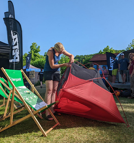 Das Bergzeit Team war mit eine großen Portion Motivation und Obst vor Ort beim Kletterfestival – zur Begeisterung vieler Festivalbesucher.