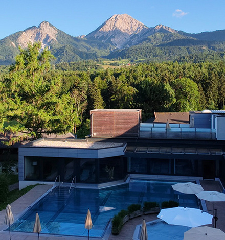 Bei 30 Grad in der Sonne kommt die Abk&uuml;hlung im Pool des Hoteldorf Sch&ouml;nleitn gerade recht. 