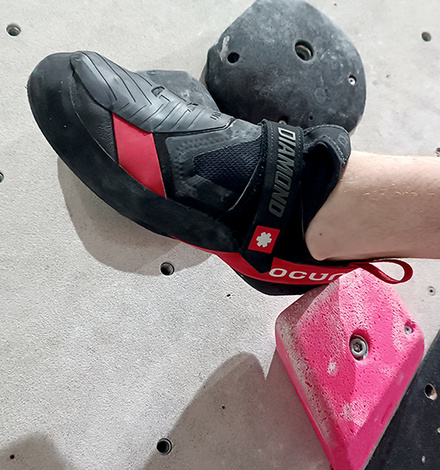 Toehook-Profi: Strukturierter Patch für sicheren Halt bei jeder Bewegung.