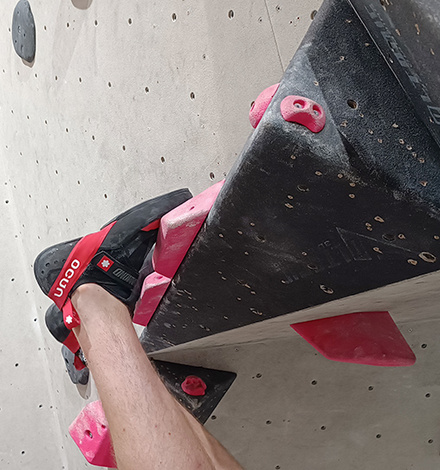 Toehook-Profi: Strukturierter Patch für sicheren Halt bei jeder Bewegung.