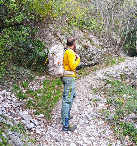 Der Fj&auml;llr&auml;ven Kajka X-L&auml;tt 45 ist ein Multitalent. Egal ob Wanderweg, Klettersteig oder...