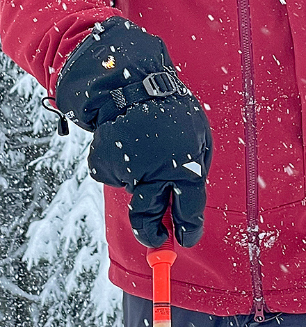 Ein vierstufiges Heizsystem und eine gute Bedinebarkeit mit Handschuhen gehört bei hochwertigen beheizbaren Skihandschuhen zum Standard. 