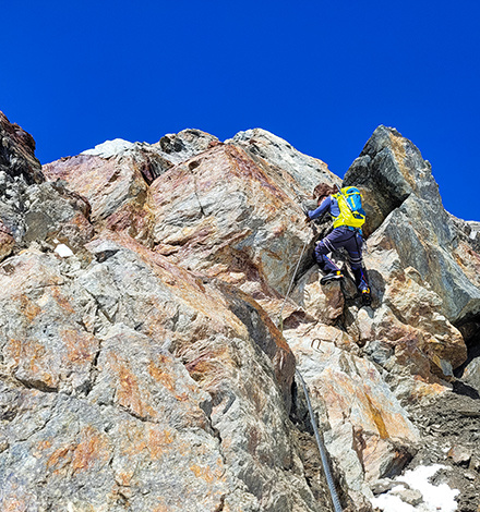 Die letzten seilversicherten Meter zum Mitterkarjoch