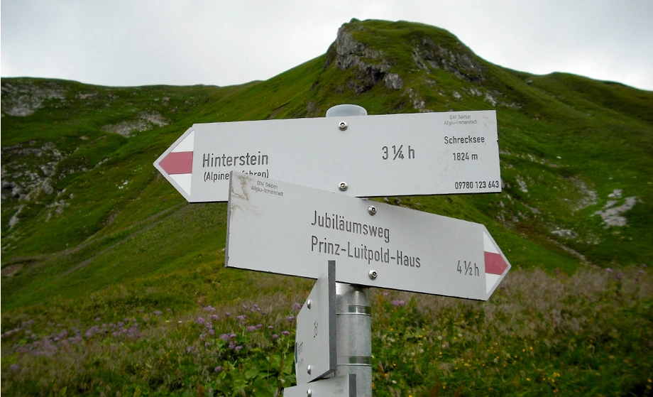 Über die Gipfel östlich des Schrecksees verläuft der beliebte Jubiläumsweg, der die Willersalpe mit dem Prinz-Luitpold-Haus verbindet.