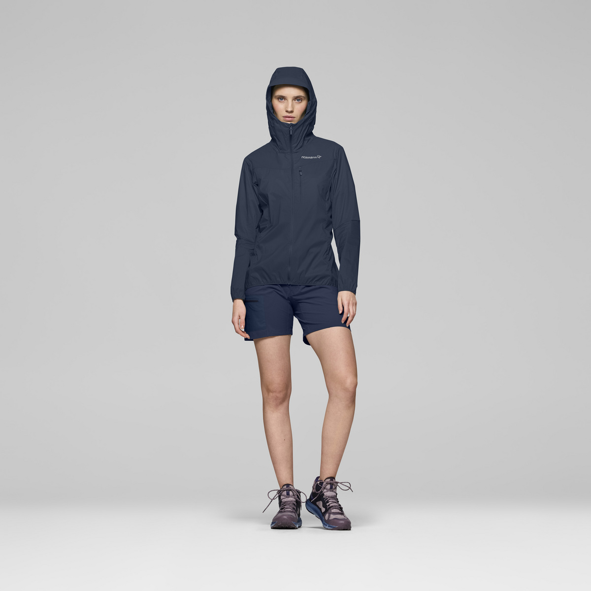 Norrona Donna Giacca con cappuccio Falketind Aero60 (Taglia XS, Grigio)