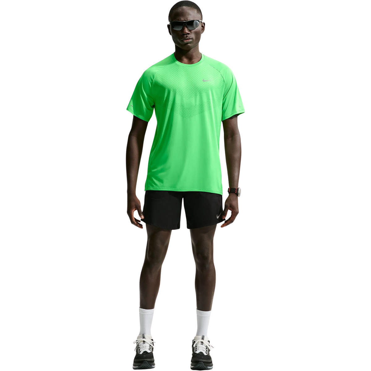 Nike Herren Stride T-Shirt (Größe L, green spark-reflective silv)