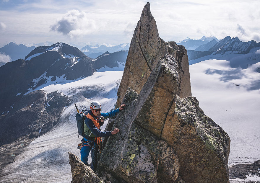 Die Hochtour hat alpinen Charakter und an einigen Stellen muss im leichten Grad geklettert werden. 