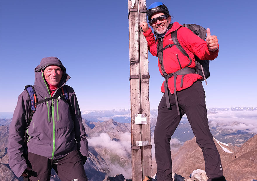 Herbert Hellmuth (erster deutscher Hobbybergsteiger der die drei höchsten Gipfel der Erde und die Seven Summits erreichte) mit Bergzeit Tester Oliver Lair
