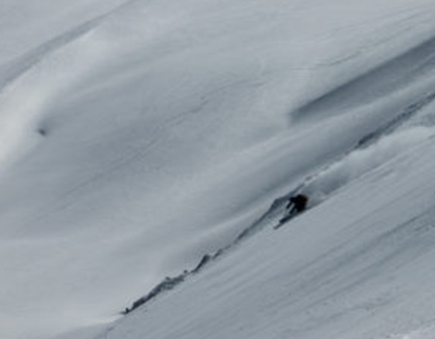 Egal ob kurze Schwünge bei Treeruns oder schnelle Turns im Tiefschnee, der Mindbender macht alles mit. 