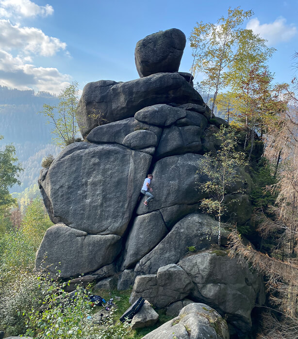Solch eigentümlich anmutende Felsformationen kannst Du im Harz bewundern. 