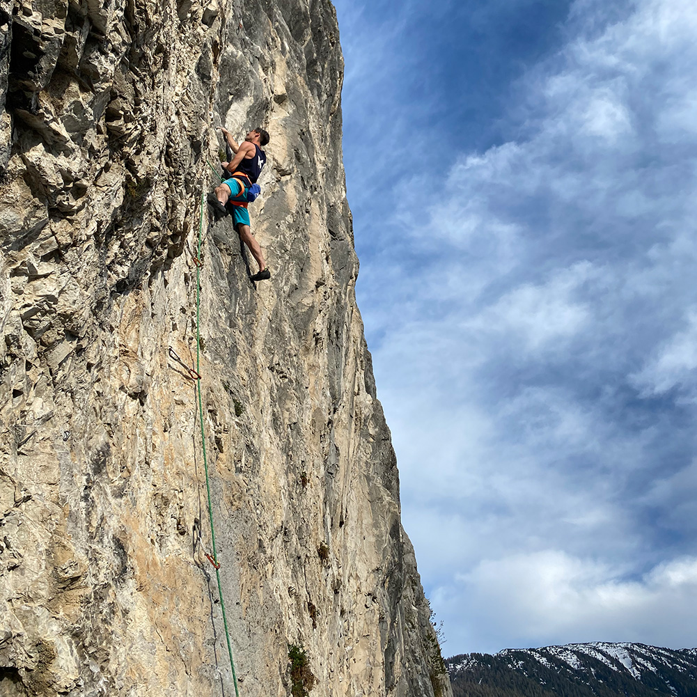 In Nassereith herrscht meist ein gemäßigtes Klima - perfekt für Sonnenkletterei mitten im Winter. 