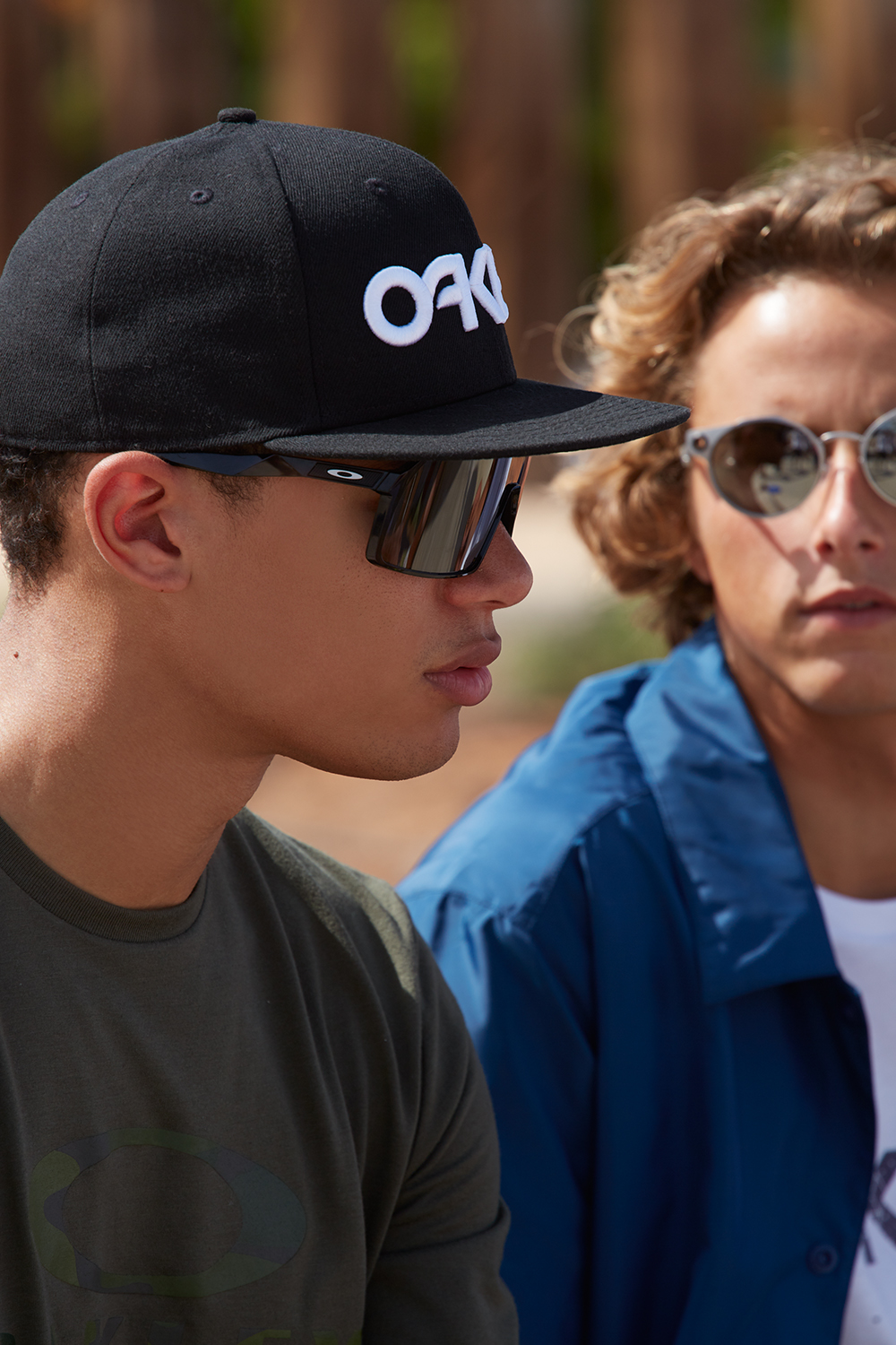 Sunnies and cap from Oakley finish the Athleisure look | Photo: Oakley