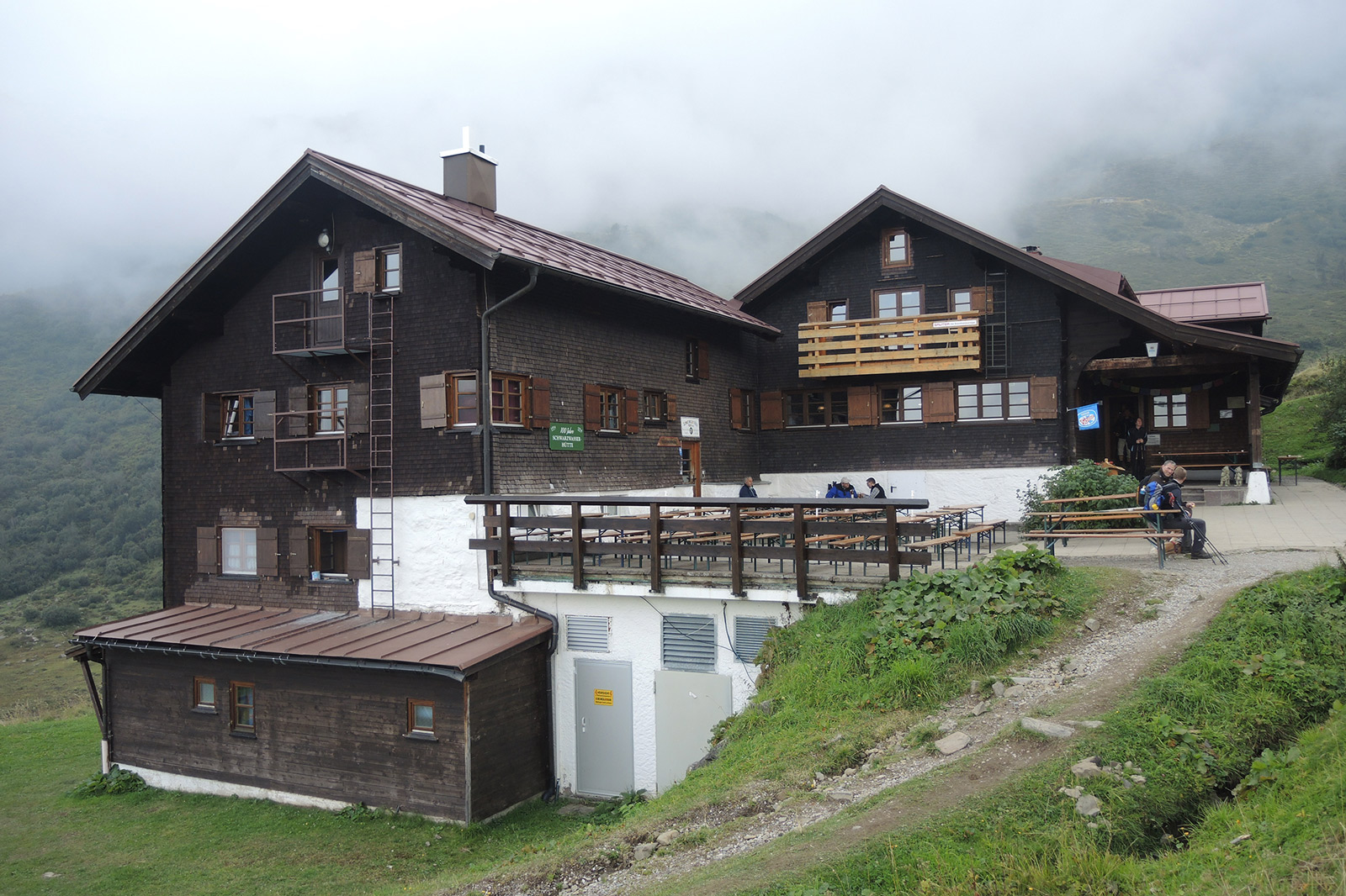 Die Schwarzwasserhütte im Kleinwalsertal eignet sich auch gut für Familien oder Skitourenneulinge. 